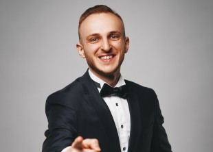 Ведущий Александр Чучупака - лого