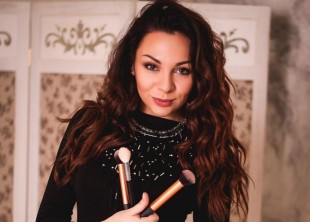 Визажист Плотникова Ярослава Визажист Плотникова Ярослава - лого