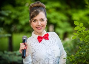 ведущая Юлия Чернова - лого