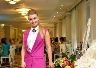 Ведущая - лого