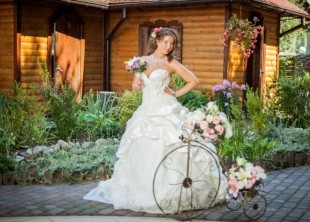 Rosa Blanca салон-майстерня святкового одягу - лого