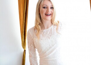 Ведущая креативных и ярких праздников Марина Бондар - лого