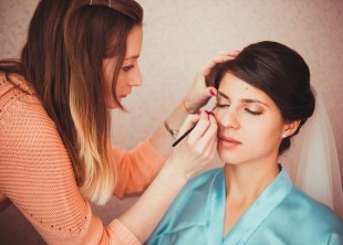 Визажист-Бровист Юлия Крамер Визажист-Бровист Юлия Крамер - лого