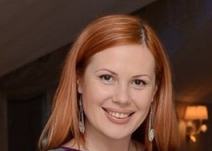 Ведущая  торжеств Виктория Ткаченко - лого